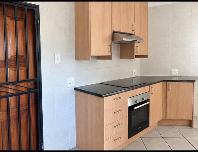 3 BEDROOM HOUSE FOR SALE IN THATCHFIELD
